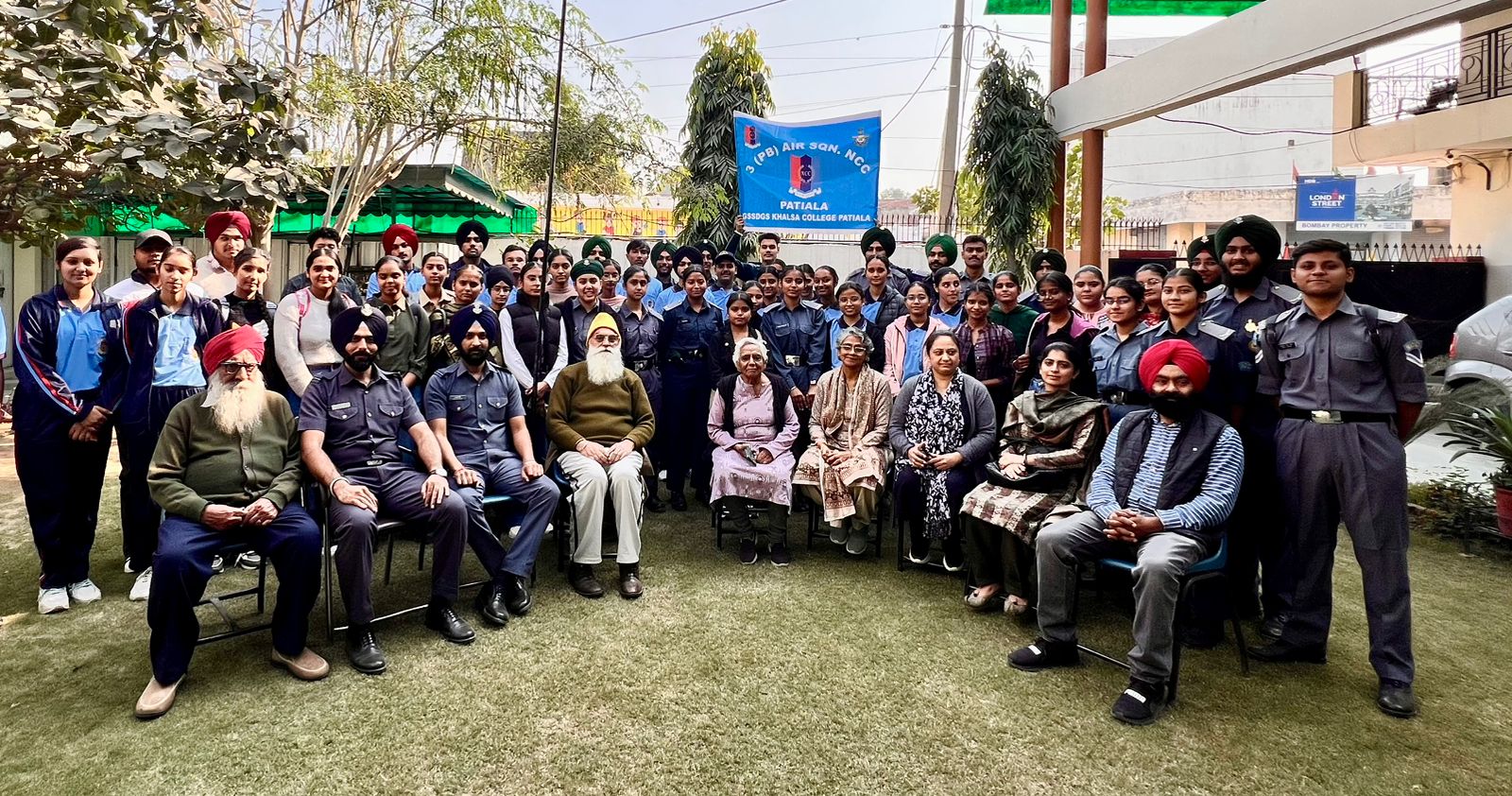 Khalsa College Patiala Students Visit Old Age Home